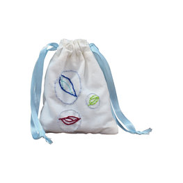 Knikkerzakje met knikkers